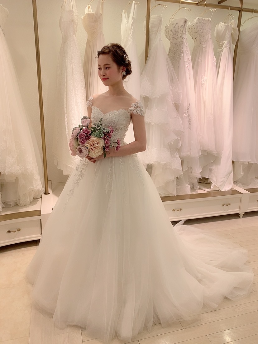 Reem Acraのドレスで洗練された大人可愛い花嫁様に | トピックス | THE 