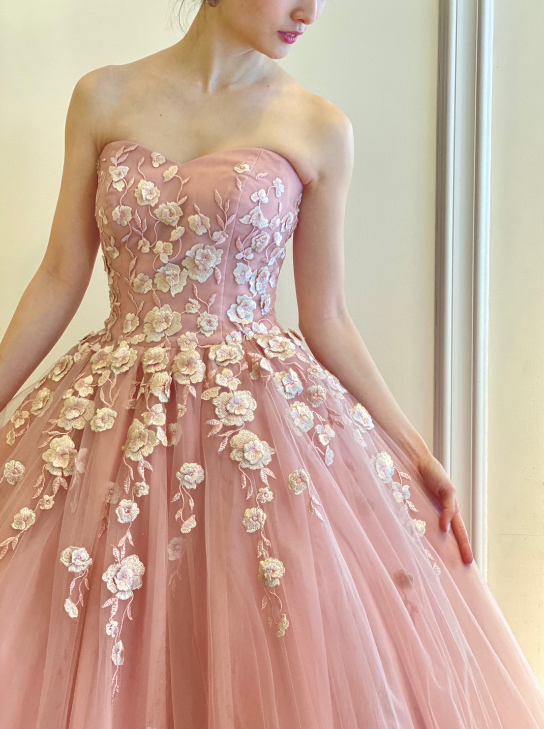 春を感じさせる ペールピンクのカラードレス | トピックス | THE SWEET 