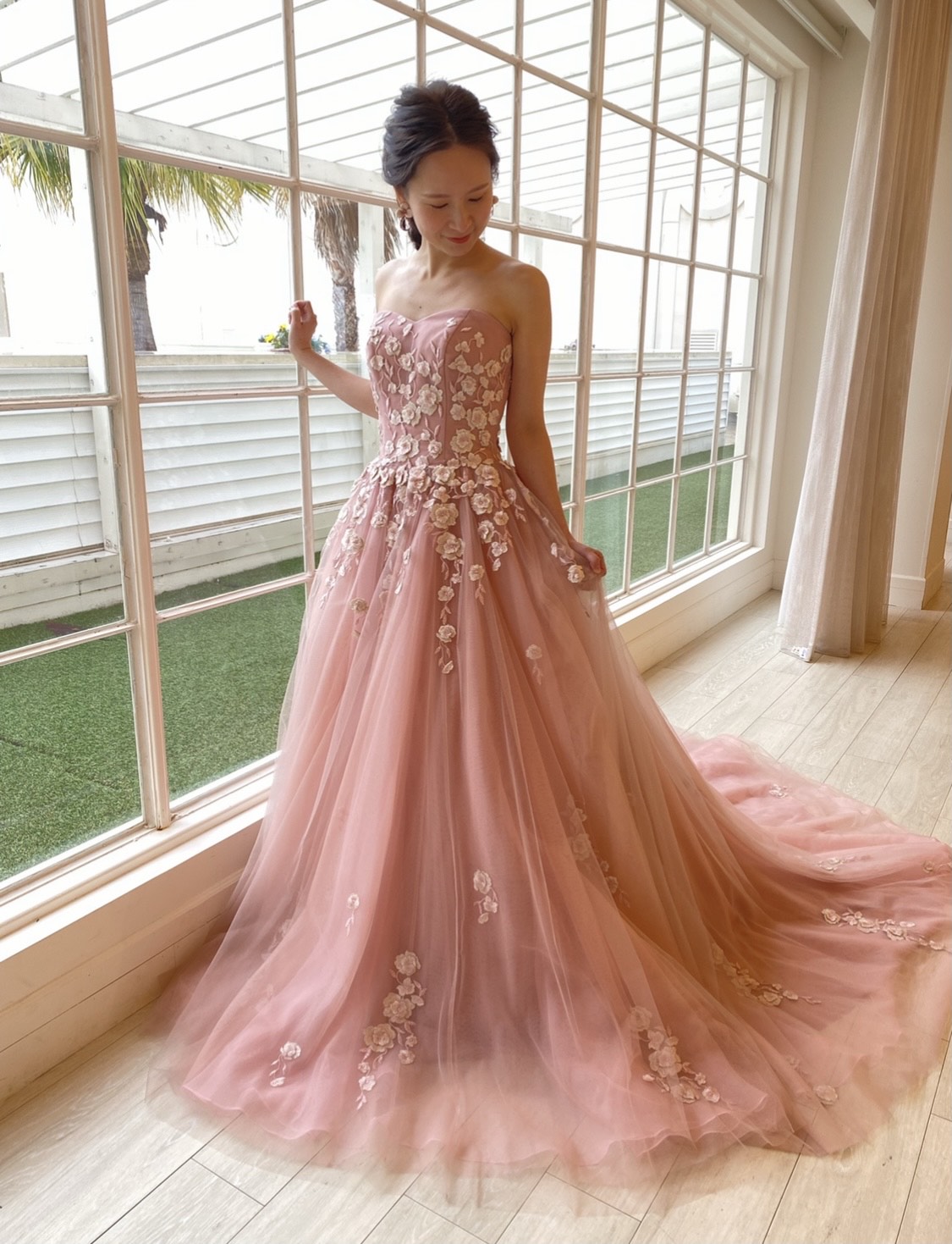 大好きなピンクを 大人っぽく 上品に着こなしたい花嫁様へ おすすめのカラードレス | トピックス | THE SWEET COLLECTION